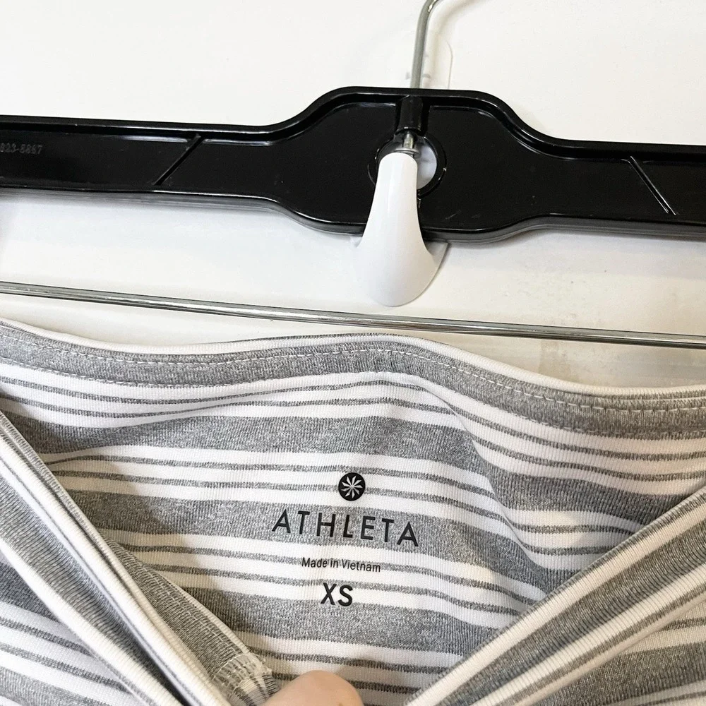 Athleta Heather Stripe Chaturanga Capri Legging XS Gray White 591368 - Picture 5 of 7
